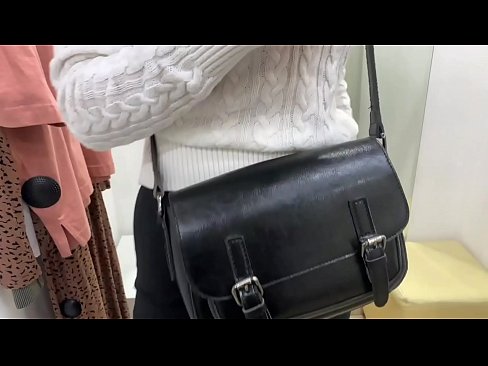 ❤️ Masturbasyona giştî ya keçika ciwan FeralBerry bi dilopek li jûreya fitarê ❤❌ Tenê porno li me ku.pornado-co.ru ❌️